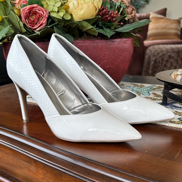 Worthington White Faux Patent Leather Snakeskin Pointed Toe Heels 80s 90s Pumps - Picture 2 of 16